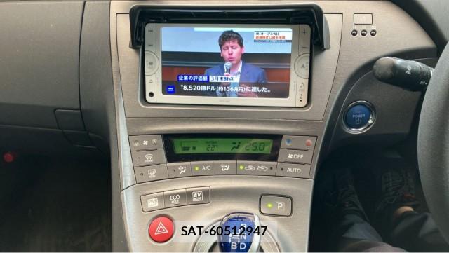 Toyota PRIUS 2014-08 8282325-4