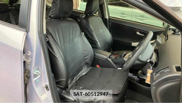 Toyota PRIUS 2014-08 8282325-5