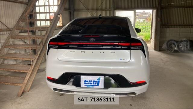 Toyota PRIUS 2023-08 8282358-1
