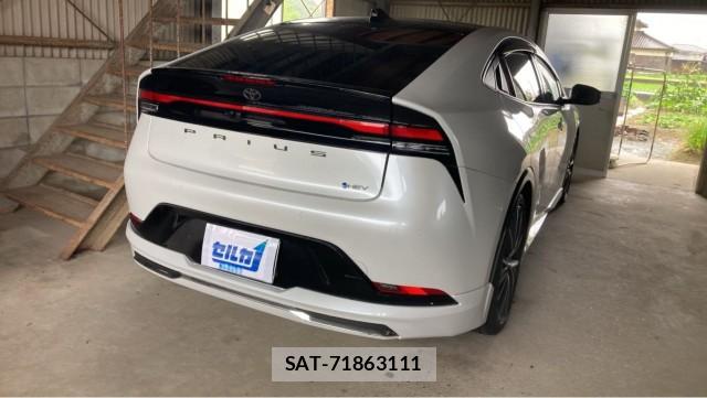 Toyota PRIUS 2023-08 8282358-12