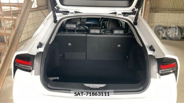 Toyota PRIUS 2023-08 8282358-17