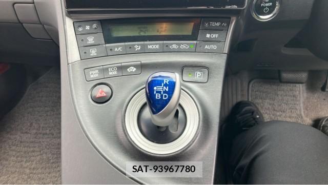 Toyota PRIUS 2009-06 8282396-14