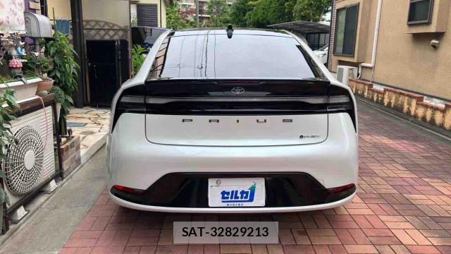 Toyota PRIUS 2025-04 8282488-1