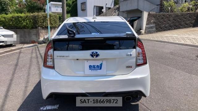 Toyota PRIUS 2012-07 8282506-1