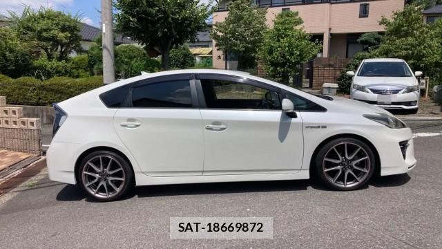 Toyota PRIUS 2012-07 8282506-10