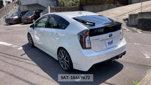 Toyota PRIUS 2012-07 8282506-12