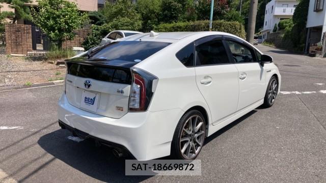Toyota PRIUS 2012-07 8282506-13