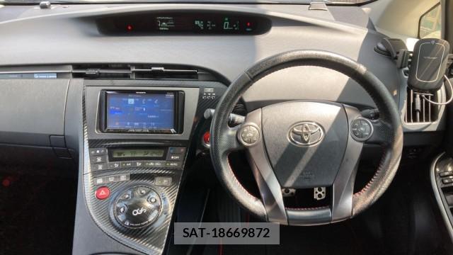 Toyota PRIUS 2012-07 8282506-16