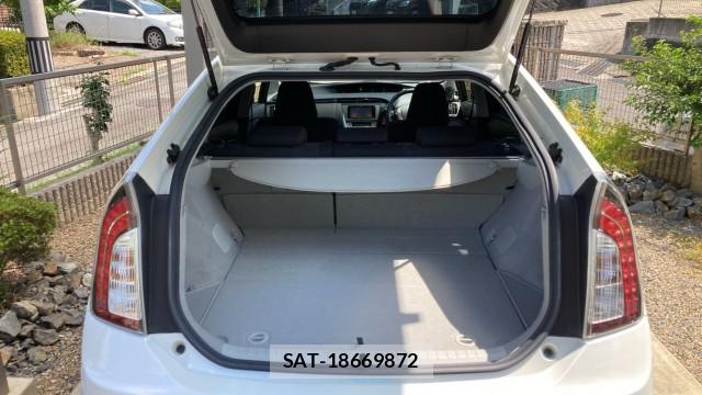 Toyota PRIUS 2012-07 8282506-17