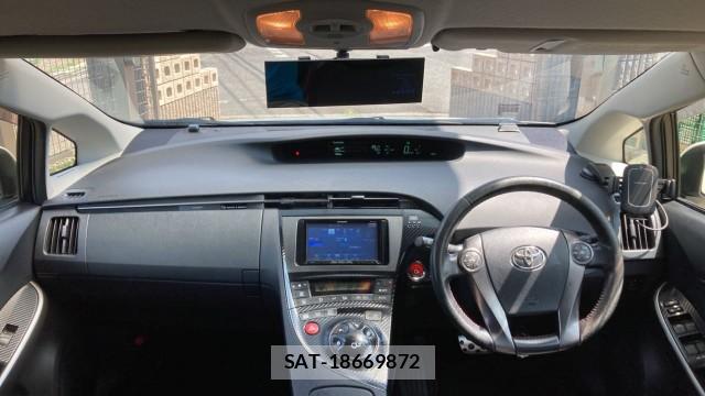 Toyota PRIUS 2012-07 8282506-2