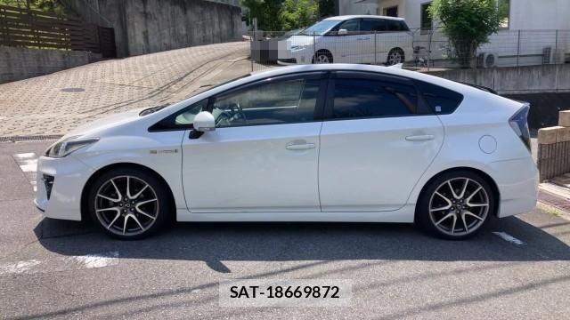 Toyota PRIUS 2012-07 8282506-3