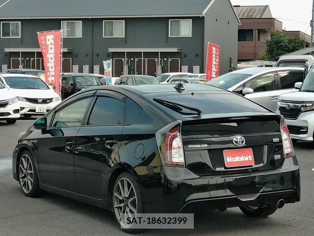 Toyota PRIUS 2013-11 8282585-1