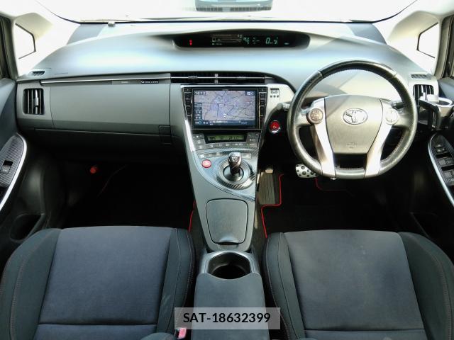 Toyota PRIUS 2013-11 8282585-2