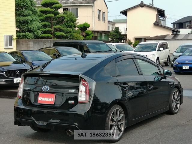 Toyota PRIUS 2013-11 8282585-7
