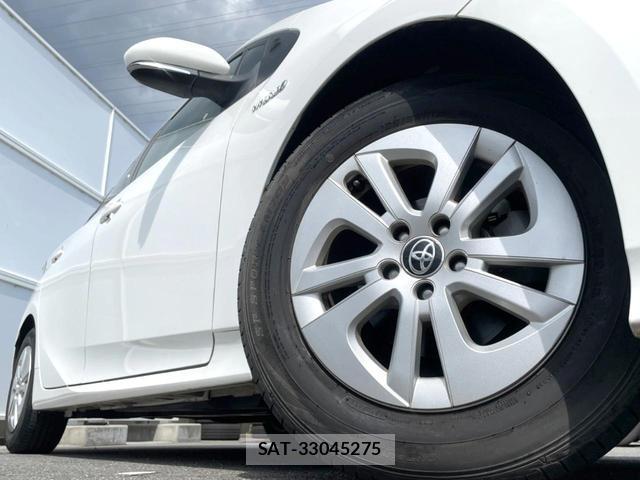 Toyota PRIUS 2016-05 8282710-12