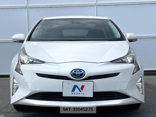 Toyota PRIUS 2016-05 8282710-13