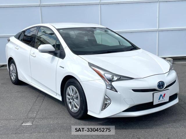 Toyota PRIUS 2016-05 8282710-15