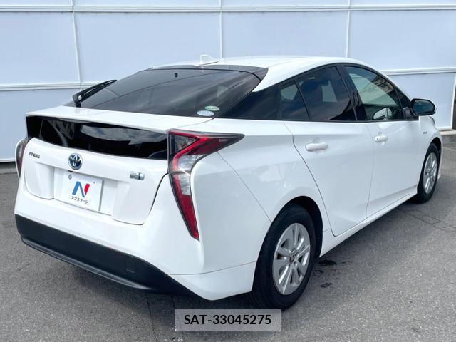 Toyota PRIUS 2016-05 8282710-16