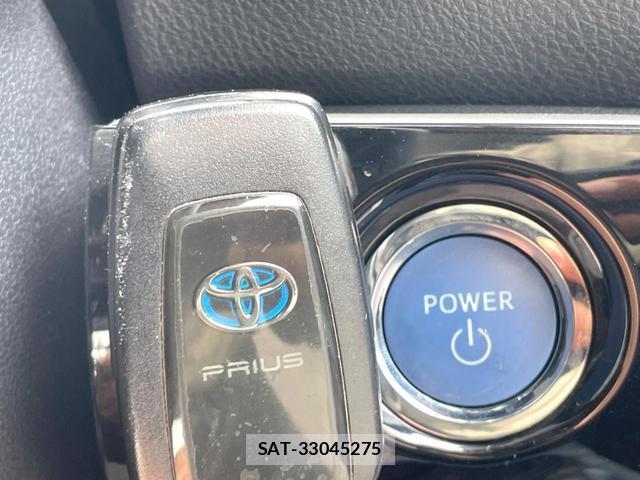 Toyota PRIUS 2016-05 8282710-6