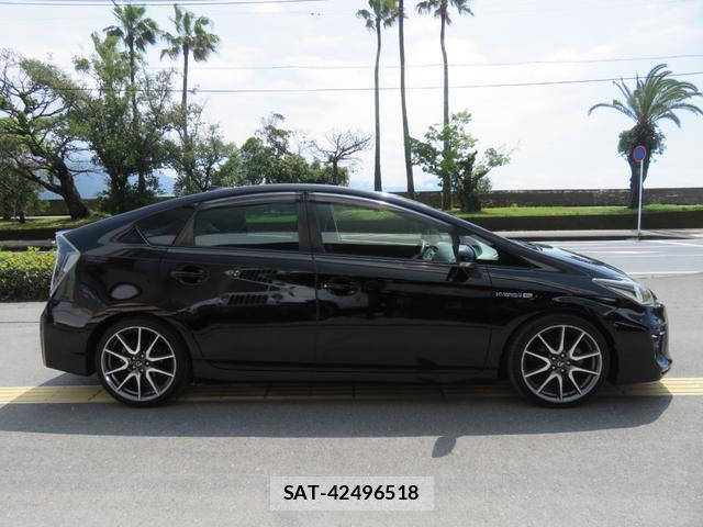 Toyota PRIUS 2012-07 8282999-12