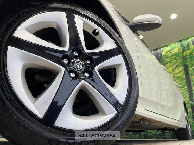 Toyota PRIUS 2016-01 8283188-12