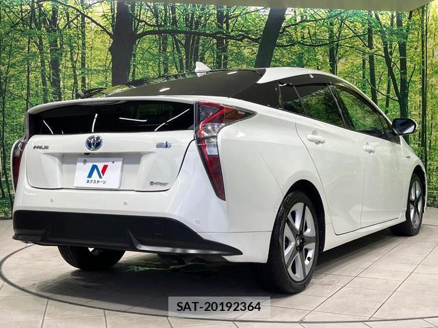 Toyota PRIUS 2016-01 8283188-16