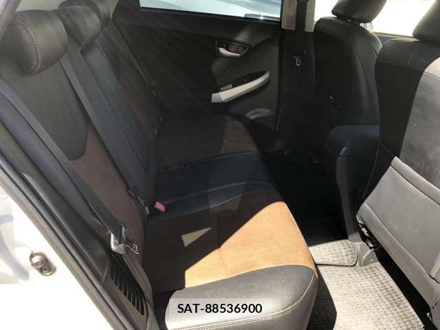 Toyota PRIUS 2013-06 8283210-14