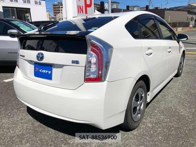 Toyota PRIUS 2013-06 8283210-15
