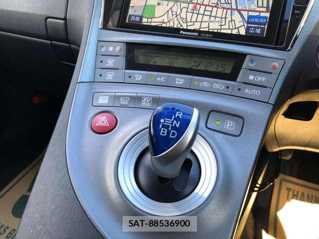 Toyota PRIUS 2013-06 8283210-5