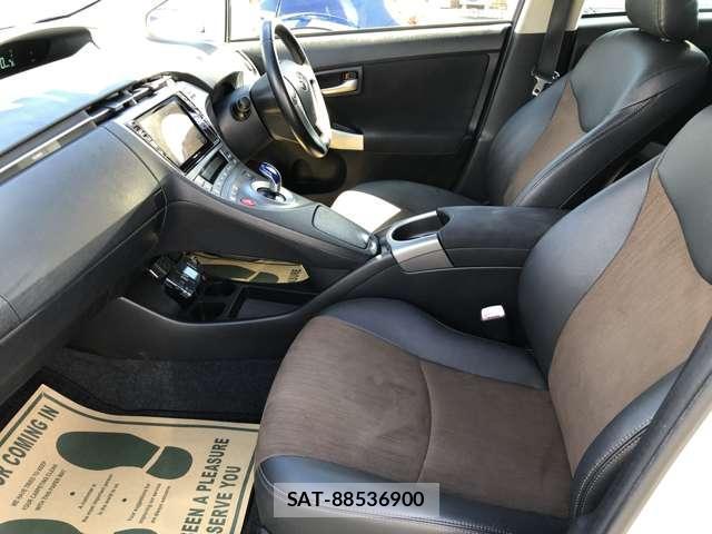 Toyota PRIUS 2013-06 8283210-6