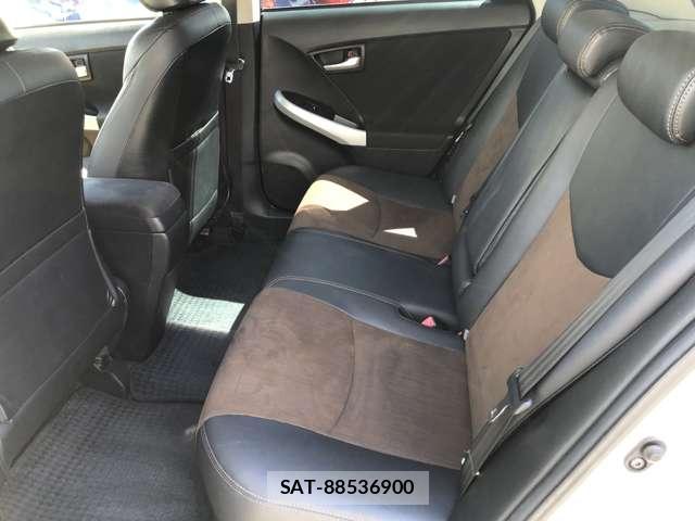 Toyota PRIUS 2013-06 8283210-7