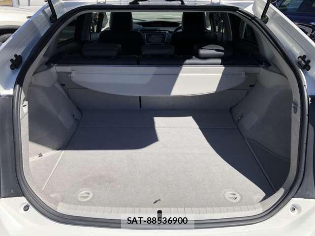 Toyota PRIUS 2013-06 8283210-8