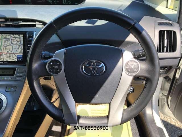 Toyota PRIUS 2013-06 8283210-9