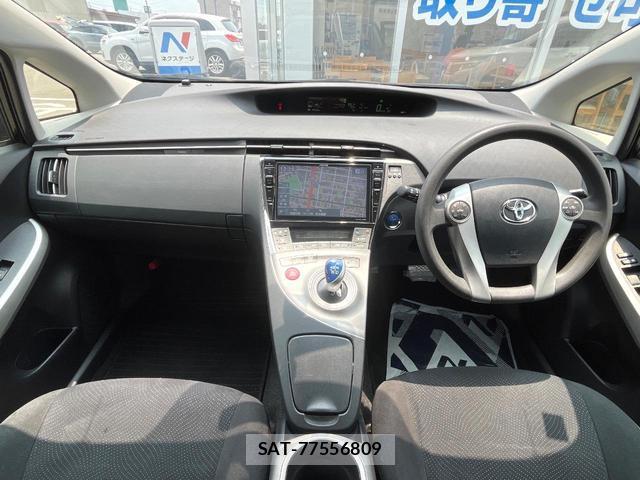 Toyota PRIUS 2014-09 8283216-1