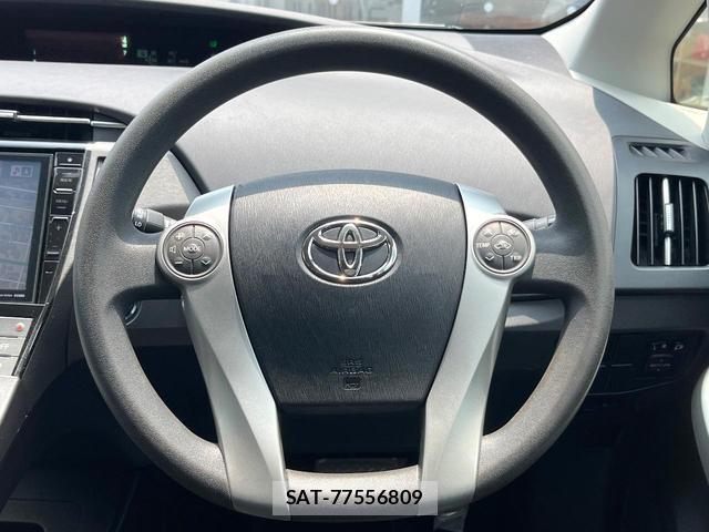 Toyota PRIUS 2014-09 8283216-10