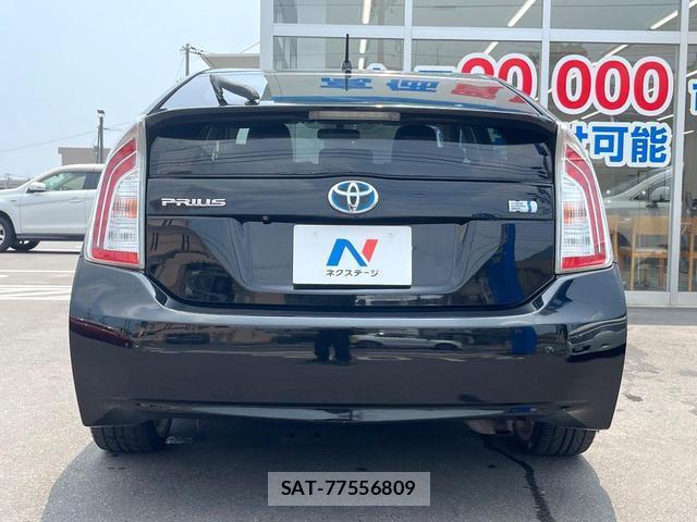 Toyota PRIUS 2014-09 8283216-14
