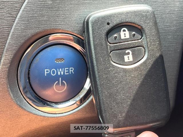 Toyota PRIUS 2014-09 8283216-5