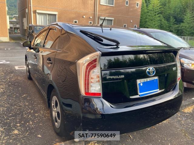 Toyota PRIUS 2015-11 8283296-1