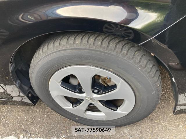 Toyota PRIUS 2015-11 8283296-12