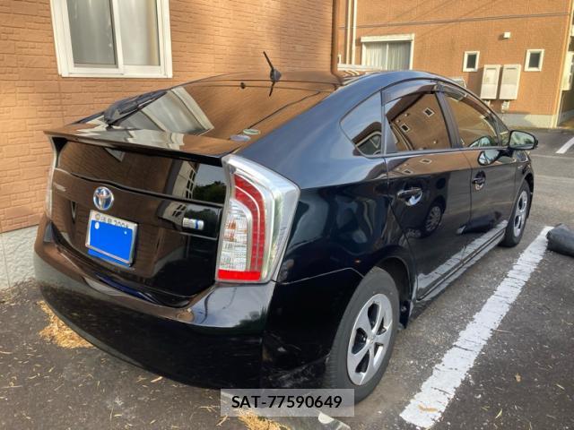 Toyota PRIUS 2015-11 8283296-13