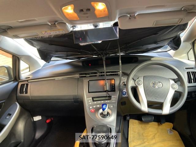 Toyota PRIUS 2015-11 8283296-8
