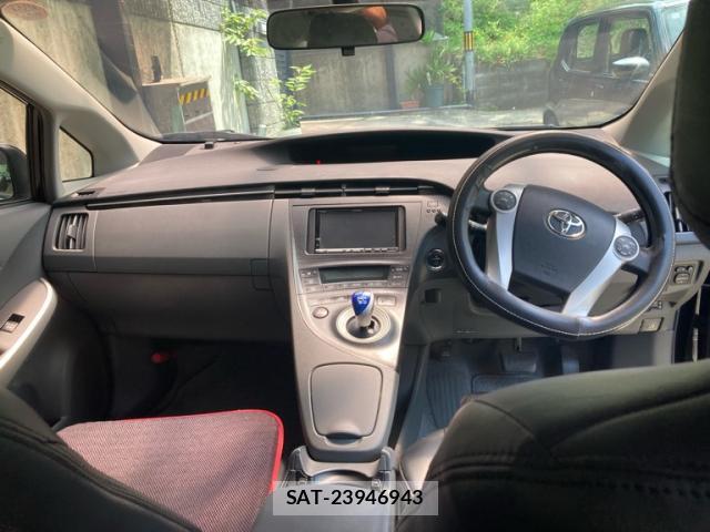 Toyota PRIUS 2010-05 8283340-14