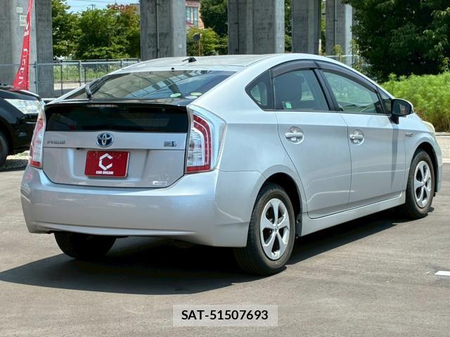 Toyota PRIUS 2013-12 8283359-1