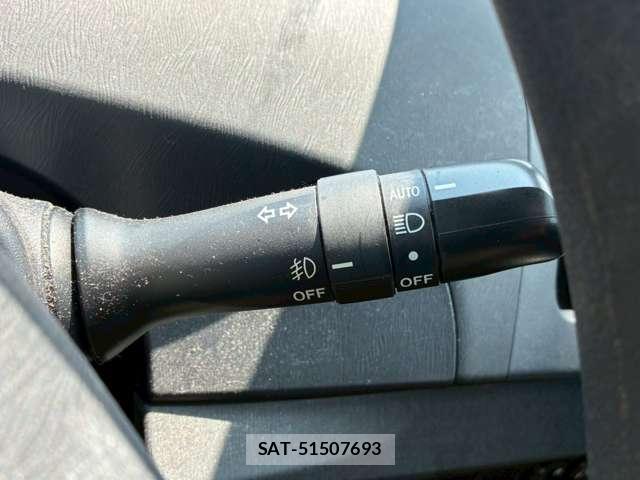 Toyota PRIUS 2013-12 8283359-12