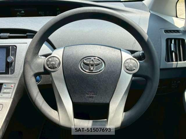 Toyota PRIUS 2013-12 8283359-16
