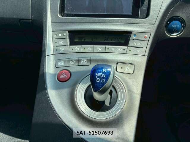 Toyota PRIUS 2013-12 8283359-18