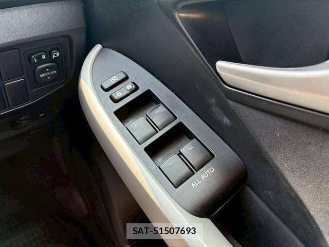 Toyota PRIUS 2013-12 8283359-19