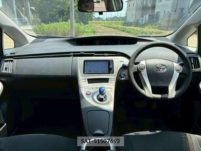 Toyota PRIUS 2013-12 8283359-4