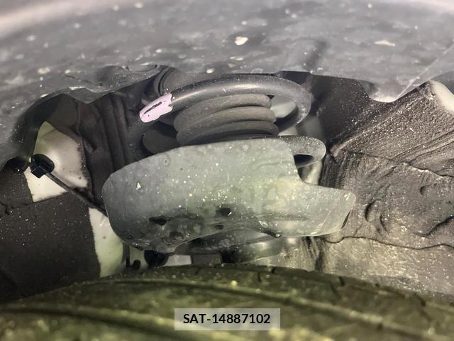 Toyota PRIUS 2023-03 8283584-19