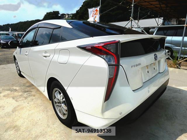 Toyota PRIUS 2018-12 8283627-1